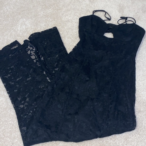 Dynamite lace dress XS 2/30$ - Picture 2 of 6